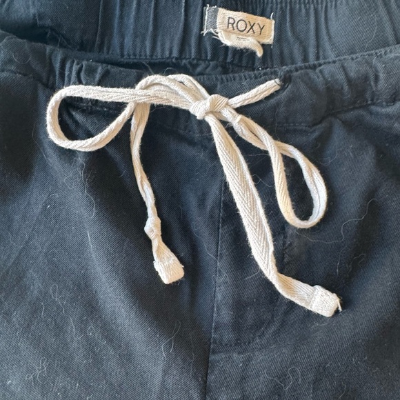 Roxy Black Shorts with Stretch Waistband Size Medium - Picture 6 of 8